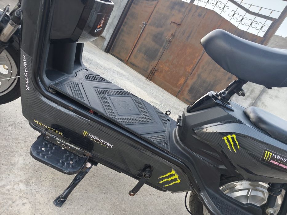 Продам электроскутер SK8