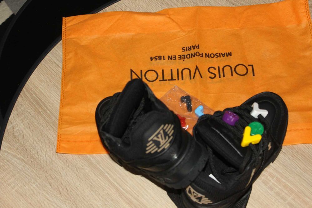 LV Negru Model 2026