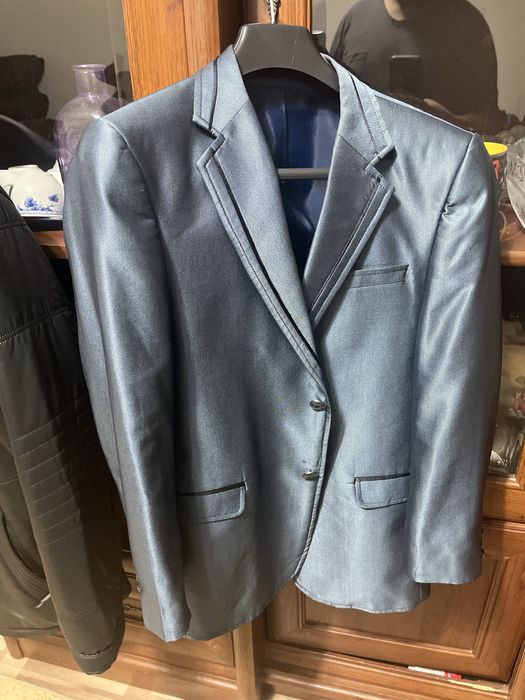 Пиджак голубой красивый