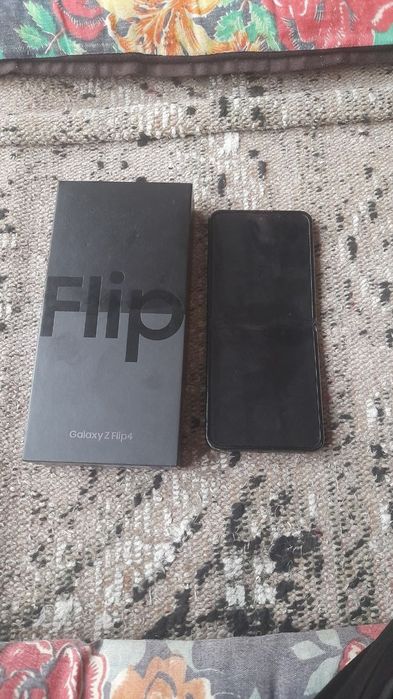 Z flip 4 8+8/256 sotladi ofitsalni
