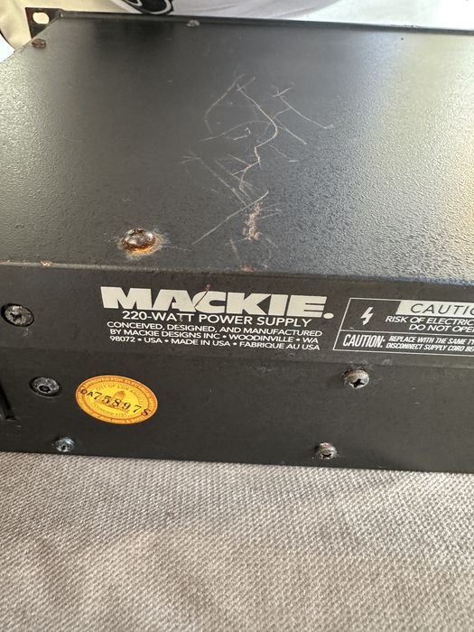 Sursa de alimentare Mackie 220 wati