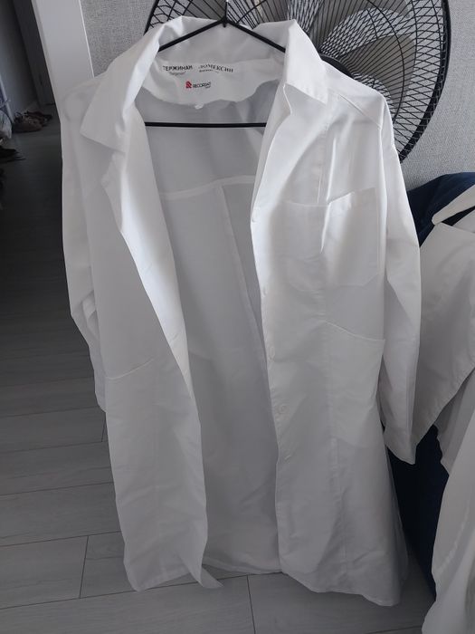 Продам белые медицинские халаты