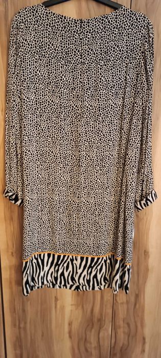 Продавам дамска рокля Comma