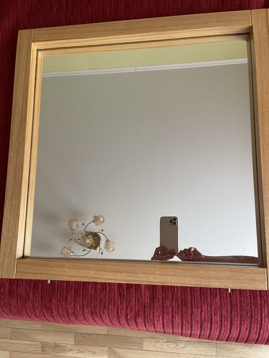 Продам зеркало в рамке