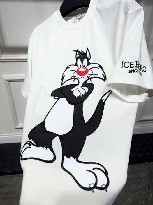 Продавам топ модели Тениски на Iceberg