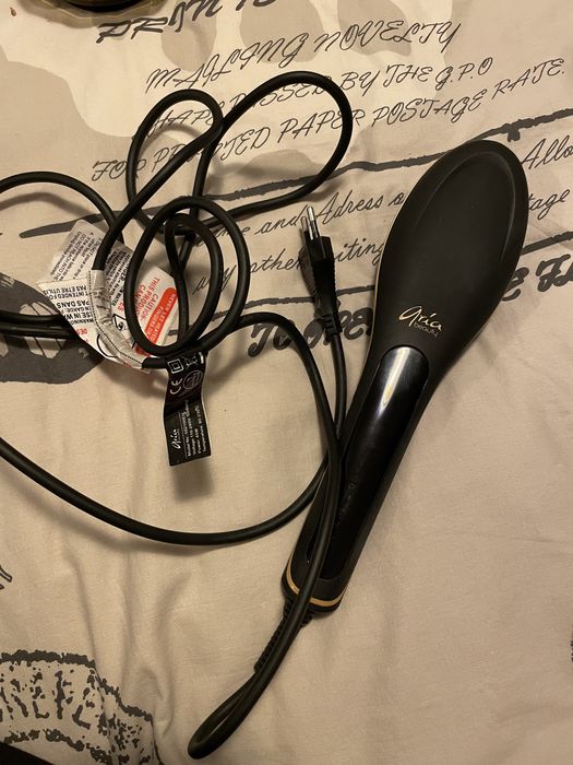 Perie electrica pentru indreptat parul Aria Beauty