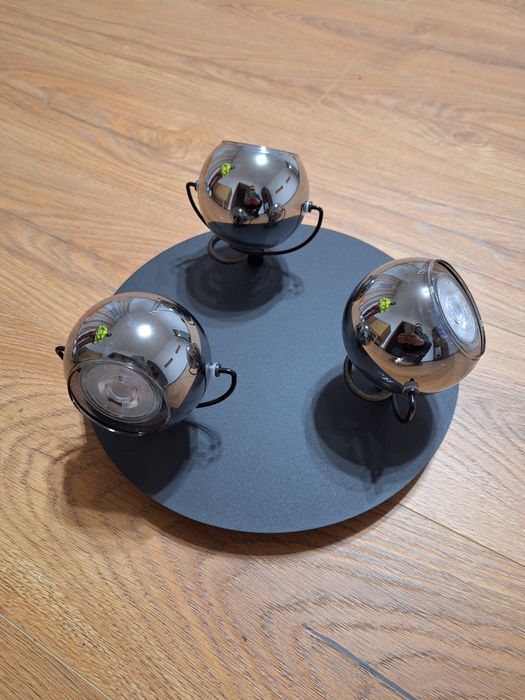 Plafoniera cu trei leduri