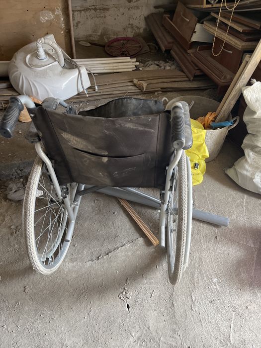 Продам инвалидную коляску