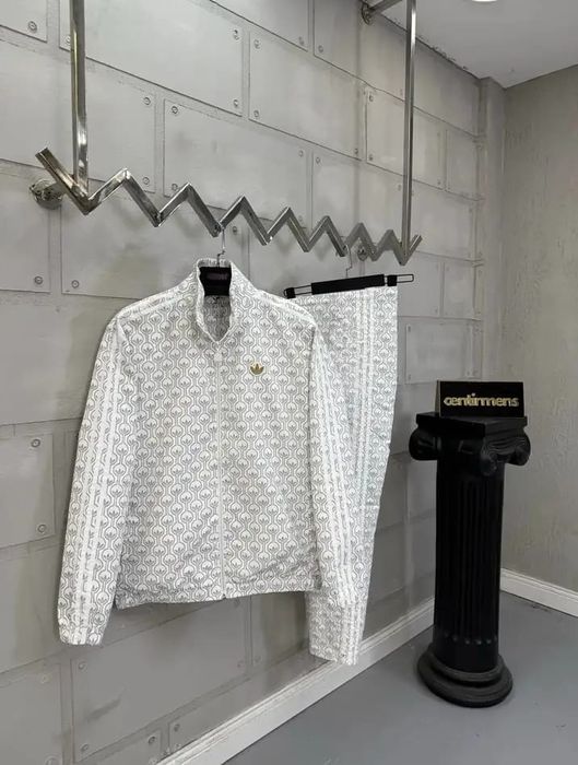 Trening bărbați Adidas.Model superb și rar.Calitate premium.Toate mari