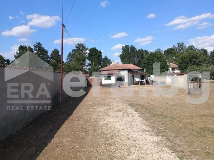 Едноетажна къща с басейн в кв."Рилци" гр. Добрич