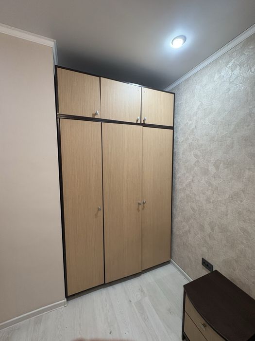 Продам два шкафа и стол