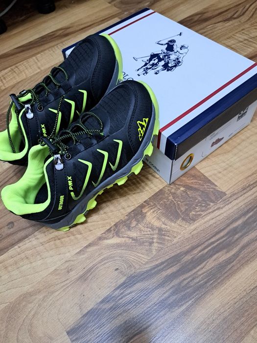 Кроссовки осенние