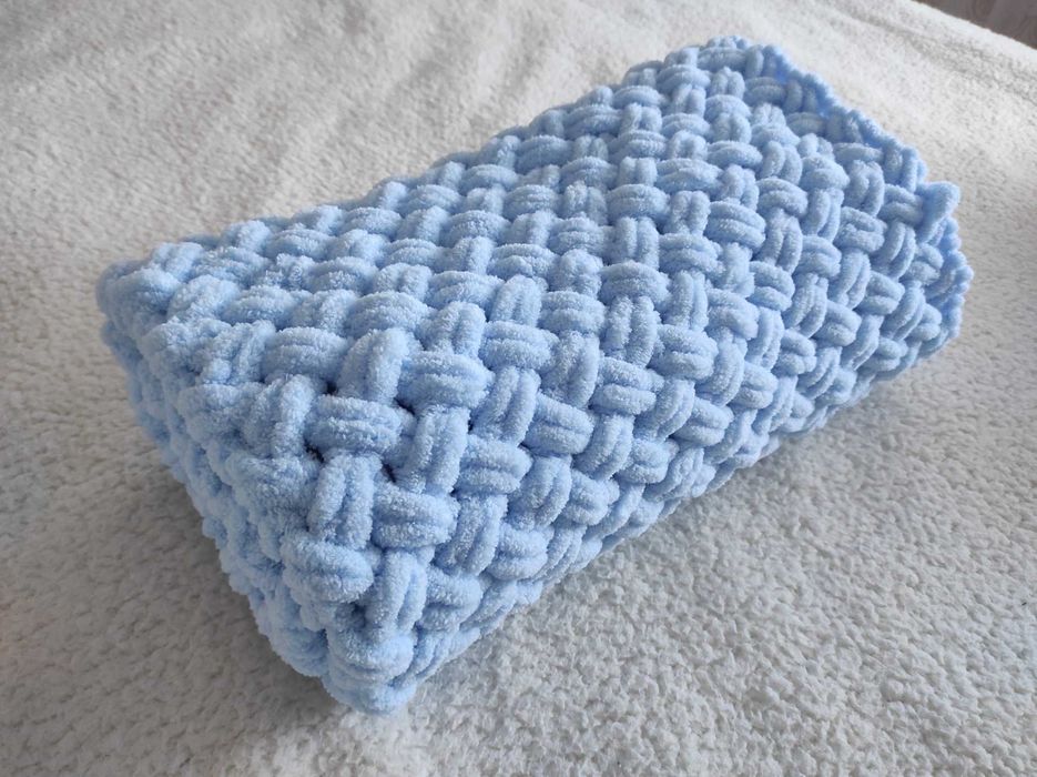 Бебешко одеяло-меко, пухкаво, ръчно плетено