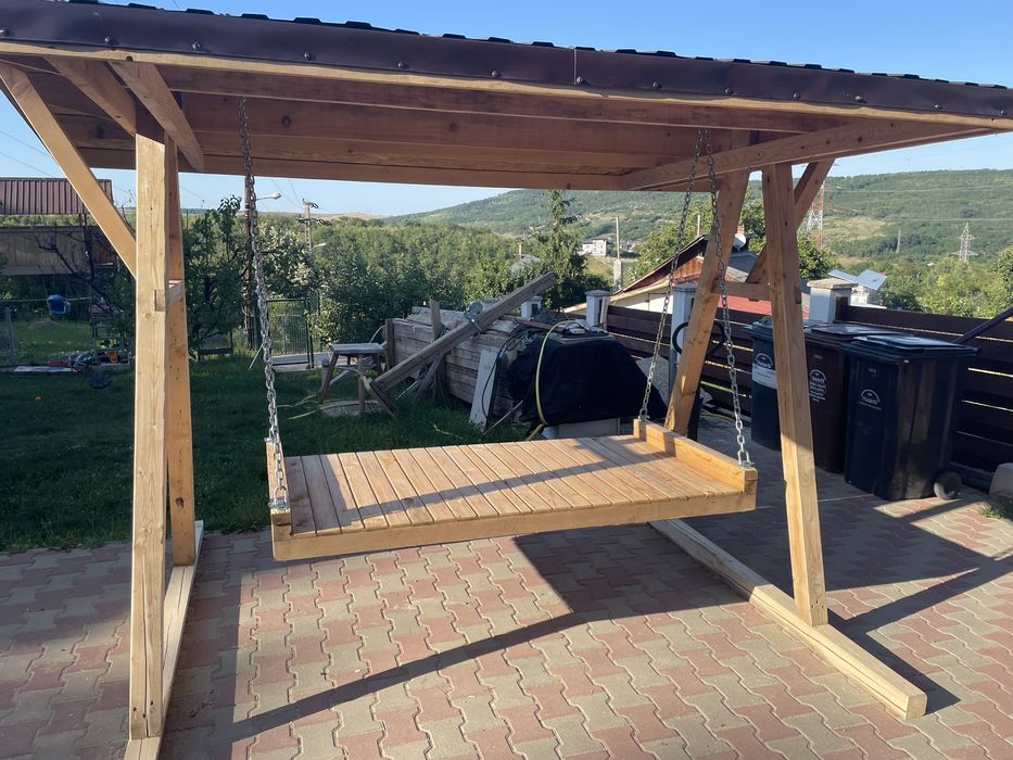 Foișor din lemn 4×2,5 m cu pat‑leagăn transformabil în masă 2×1 m