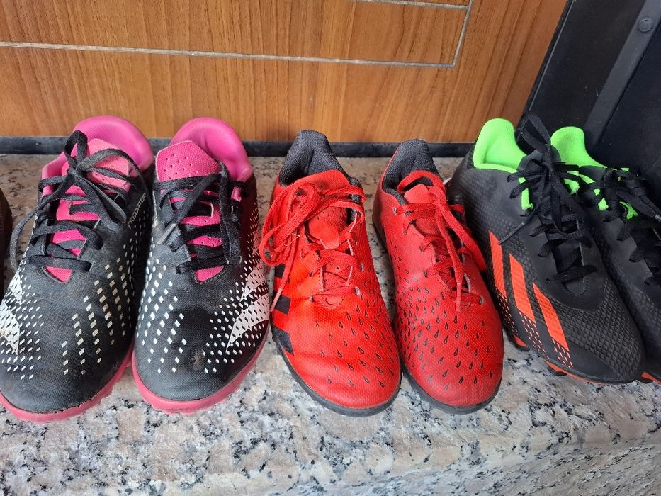 Различни модели оригинални футболни обувки