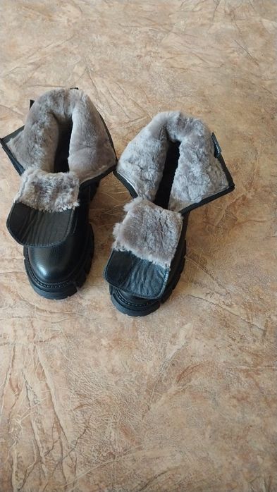 Продам ботинки новые