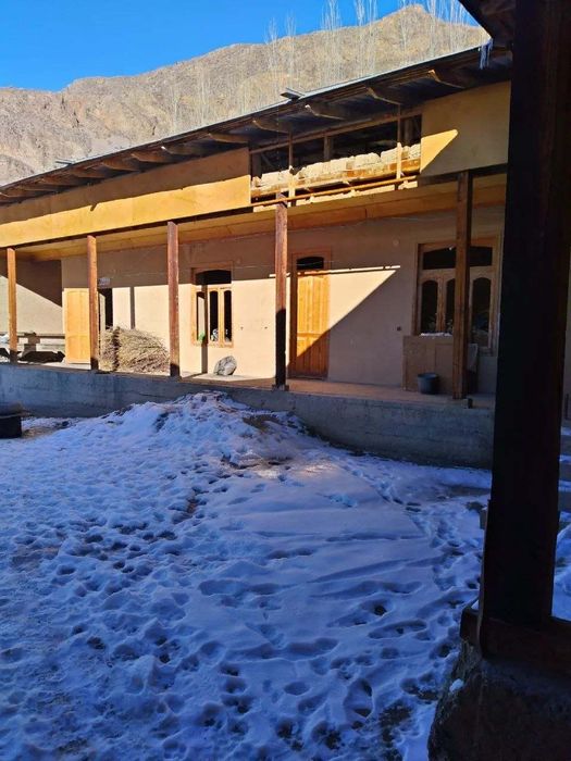 Шохимардонда ховли уй сотилади !!!