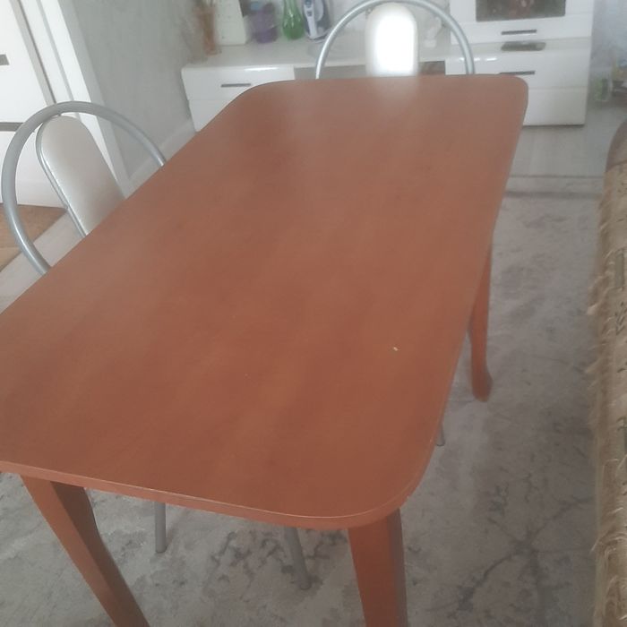 Продам стол обеденный