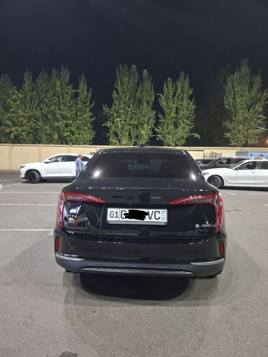 Hongqi sotiladi  450 km