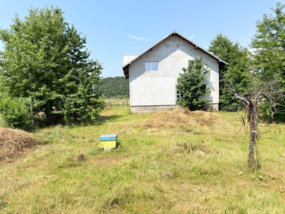 Vand casa 180 mp cu 2 terenuri de 5500 mp