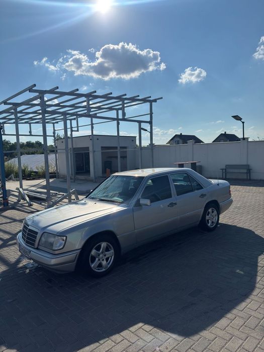 Mercedes-Benz E Stare perfecta atat estetic cat si mecanic.