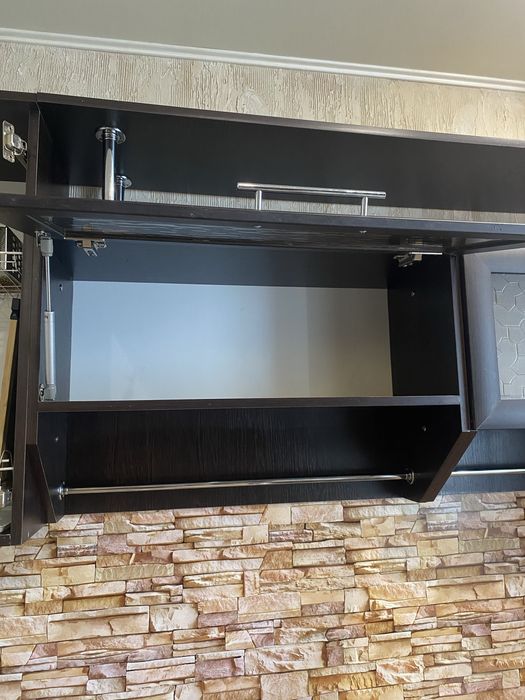 Продам навесные шкафы