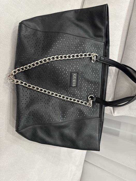 Чанта Guess.