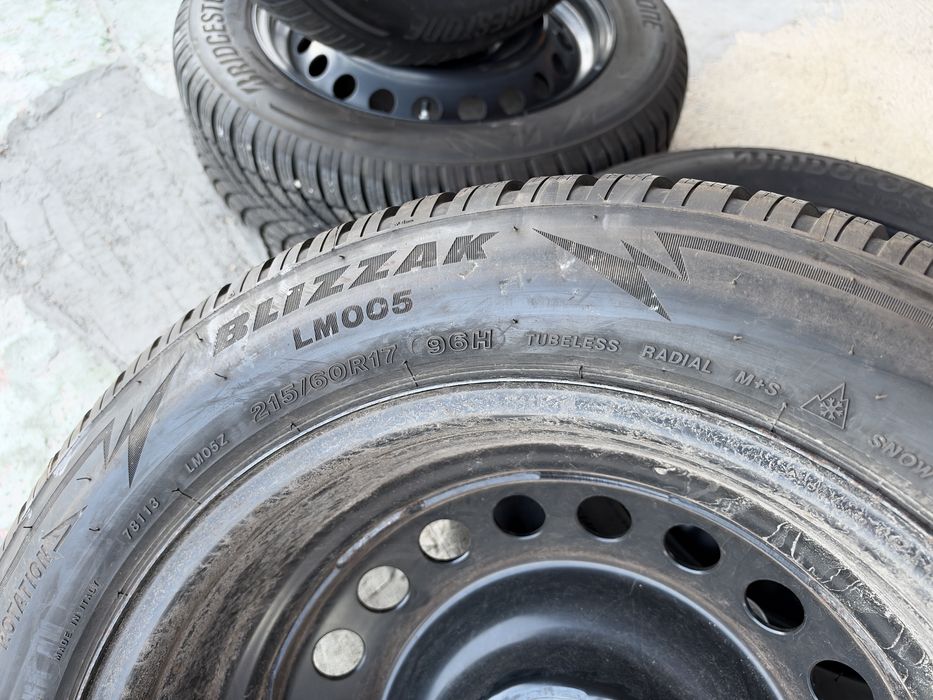 4бр. ПОЧТИ НОВИ Зимни Гуми 215/60R/17 -BRIDGESTONE/DOT:2324- С 17” Железни Джанти 5х114.3 за -TOYOTA/LEXUS/SUZUKI- 6.5Jx17H2, ET35