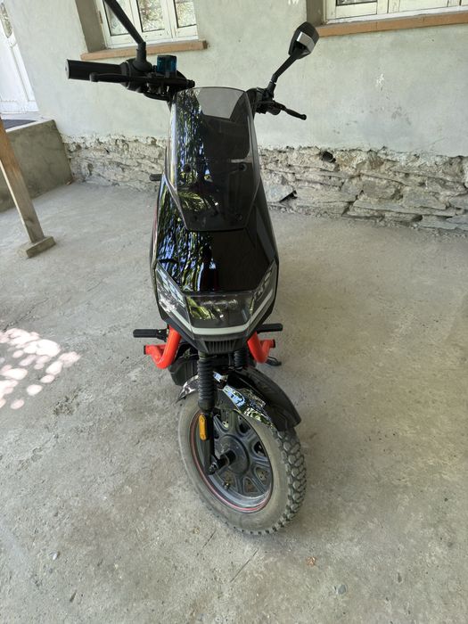 Skuter, Elektrovelik REVION