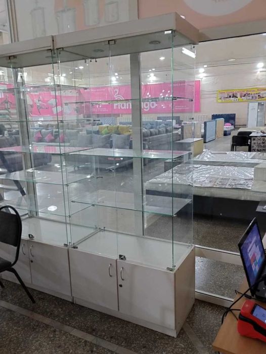 Стеклянная витрина
