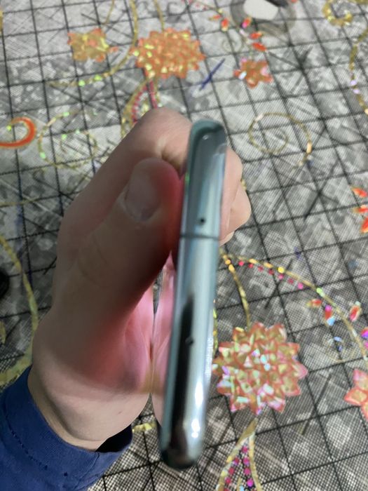 Продам телефон самсунг с 10