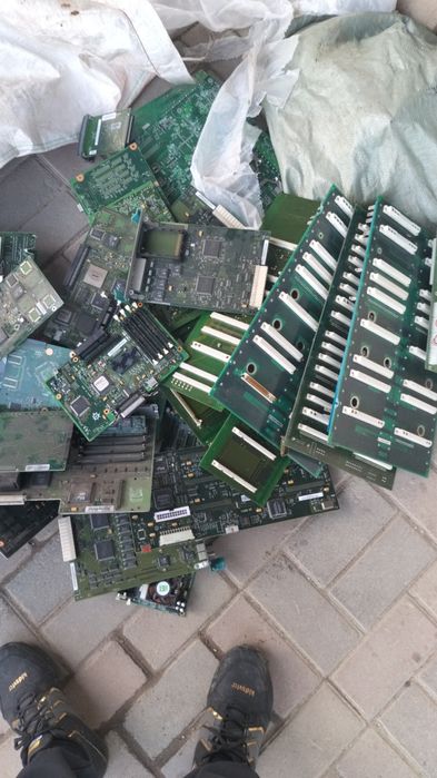 Принимаем материнской платы