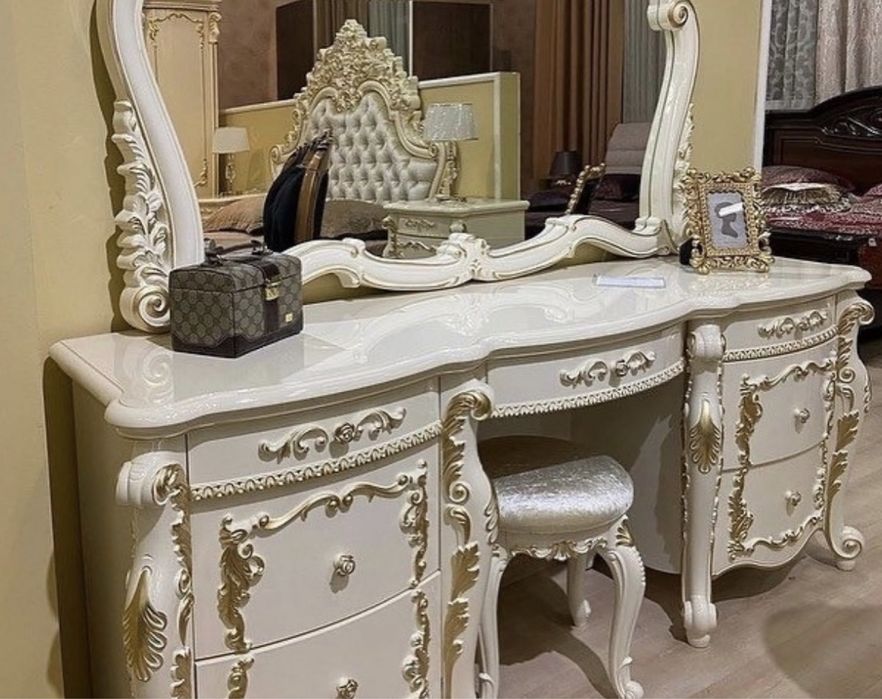 Спальный гарнитур «Королевские афины»