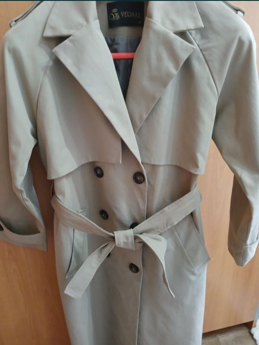 Продаётся женский Плащ