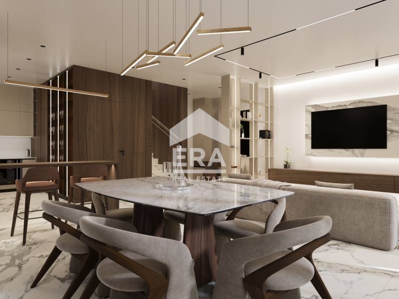 Двуетажна новострояща се къща за продажба, с гараж и двор, в горната ч