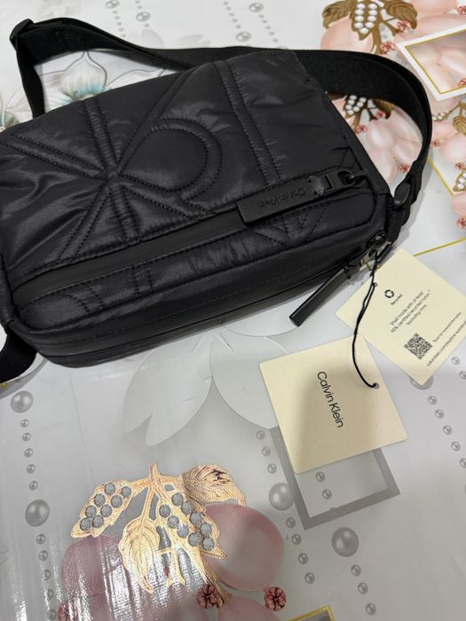 Calvin Klein клач сумка новая/Оригинал/куплен в Америке