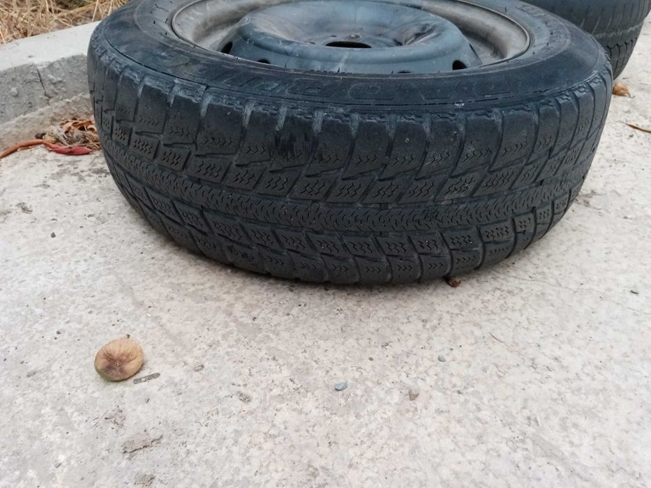 Vand 4 roti Dacia LOGAN 100 Lei bucata 15 inch