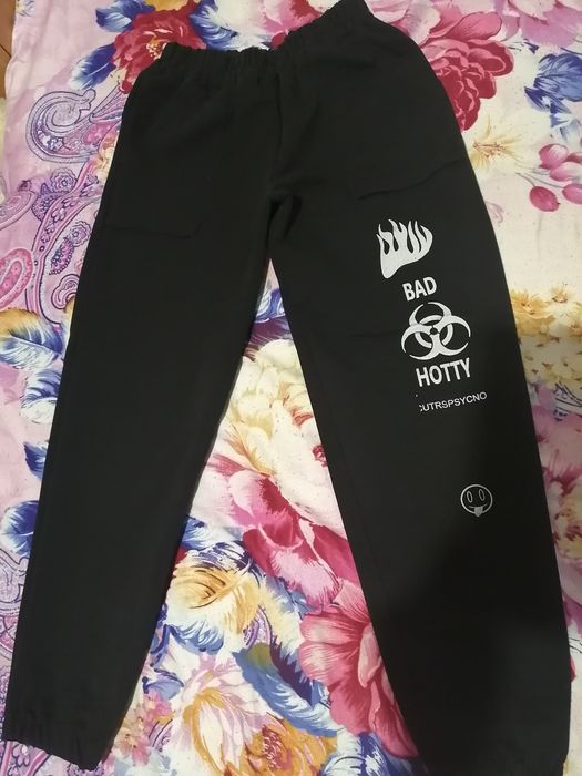 Продам на девочку джинсы, треко, кофты