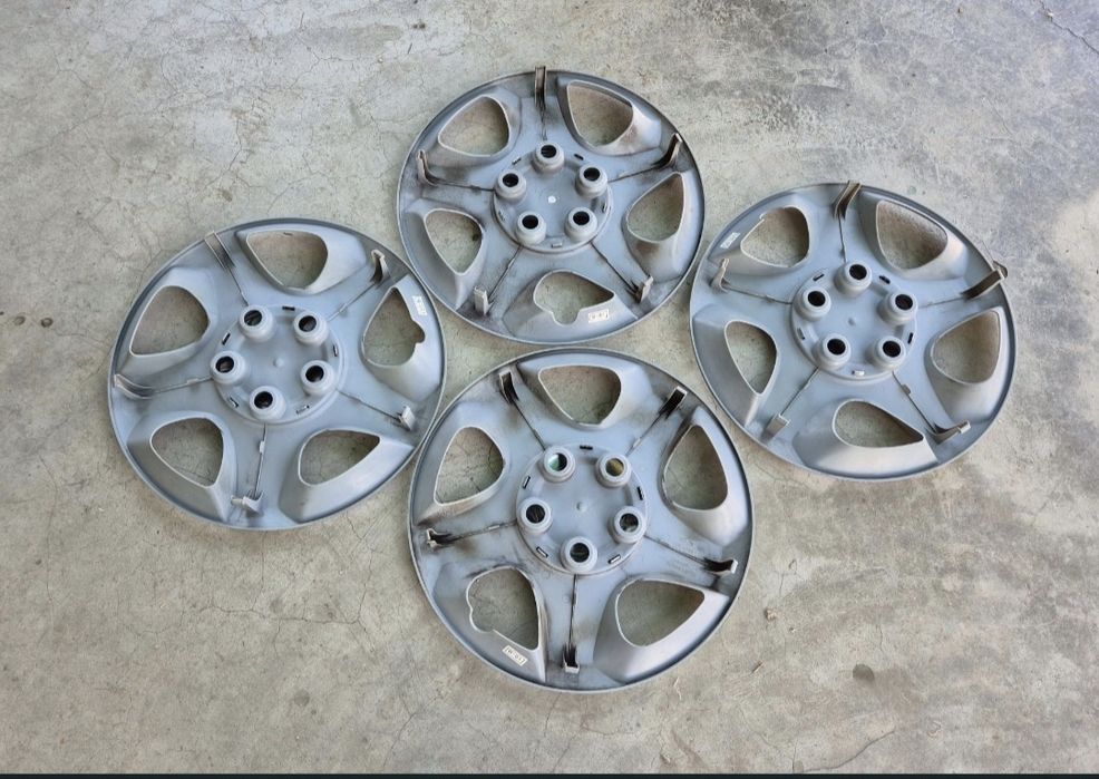 Două seturi de capace originale Hyundai R15 5x114,3 - 52960/3A700