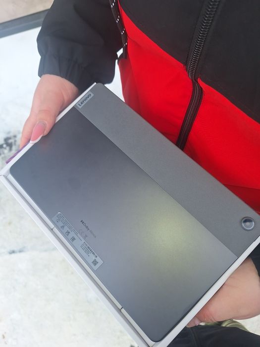 Vand tableta m10 plus  pret 550 lei