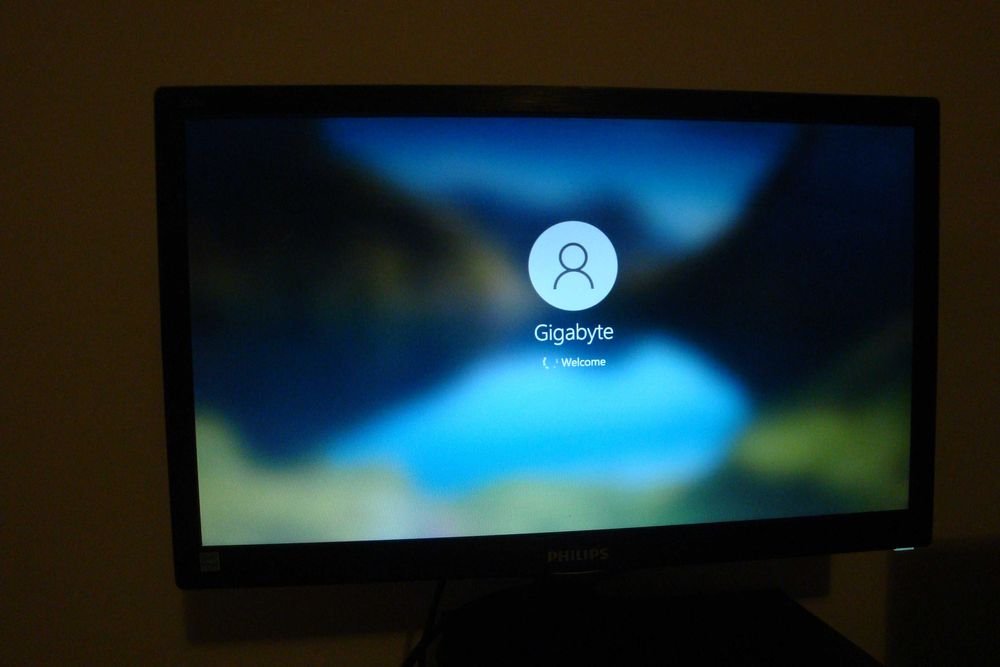 Calculator Dell i5 8GB Ram SSD Wifi Windows 11 + Monitor Philips 20"