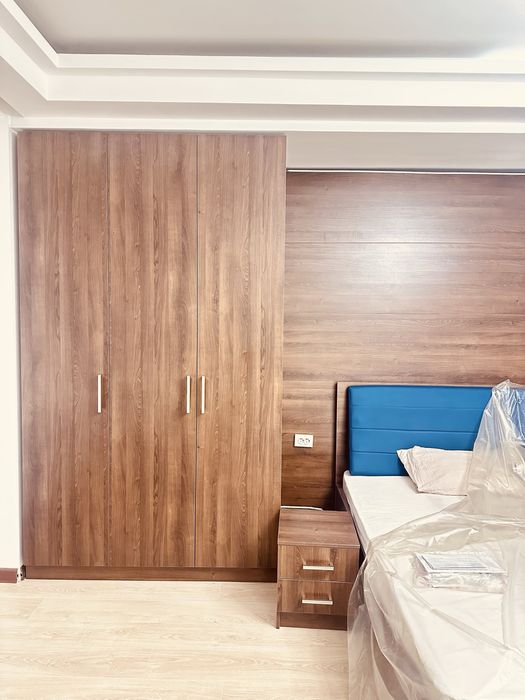 Добротный спальный гарнитур