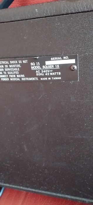 Продавам кубе за китара Squier by Fender 15w.