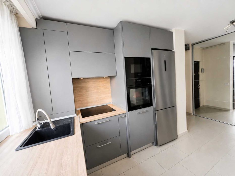Direct proprietar,renovat complet,parc IOR,metrou Titan,Scoala Hamburg,ParkLake mall,Apartament 3 camere,2 balcoane închise,unul amenajat ca birou