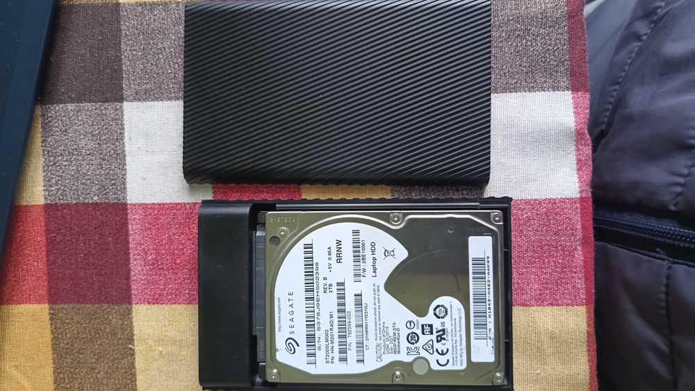 Продавам HDD 2.5" SEAGATE ST2000LM003