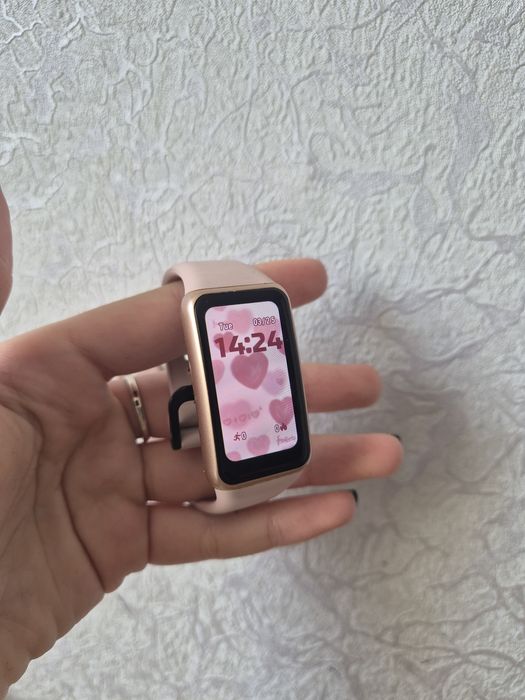 Продам часы Huawei Band 6-3E5