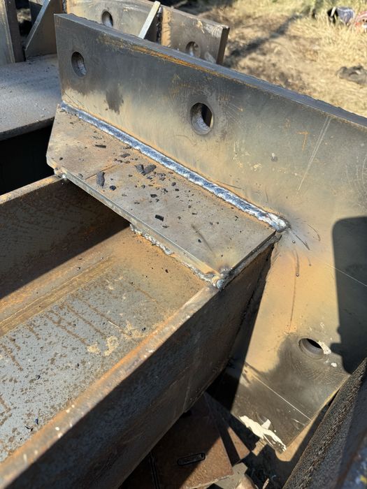 Vând hala metalica 15x30x5