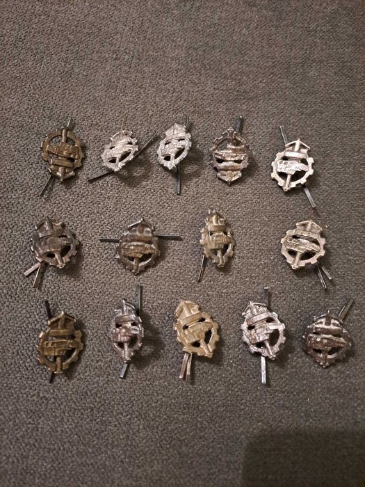 Военни атрибути знаци и др.