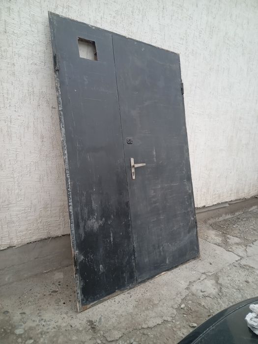 Продается дверь металлический
