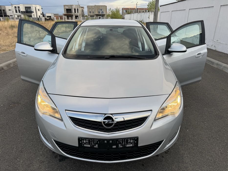 Opel Astra J  1.4 Benzina * 2011 * Euro 5 / 144.000 Km